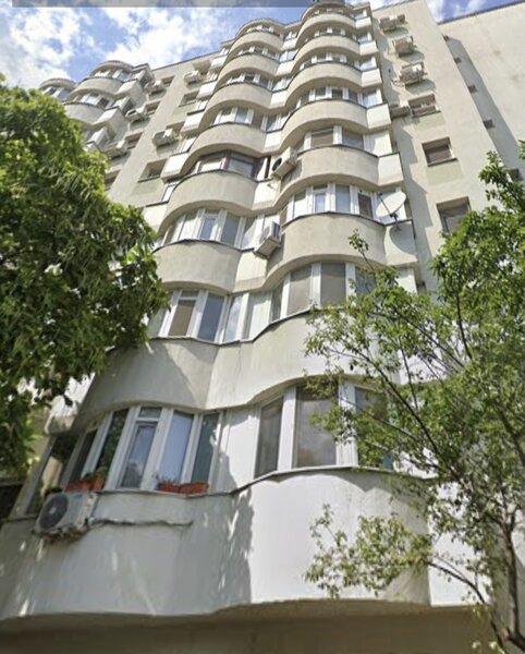 Basarabia, Mc. Donald's, metrou Costin Georgian